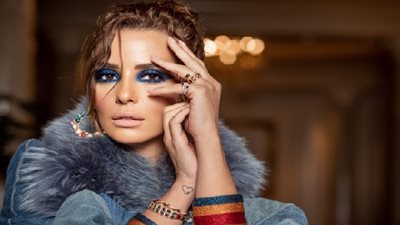 بالصور.. إيمان العاصي تظهر في إطلالة جريئة