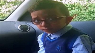 والده مطرب مشهور.. مفاجأة صادمة في فيديو 