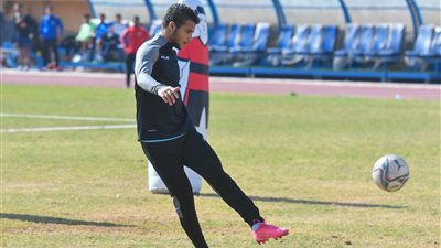 مصطفى ميسي يشارك في تدريبات سيراميكا كليوباترا بعد عودته من تونس 