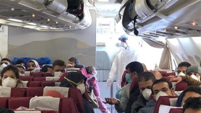 بعد تعليق الطيران.. أول إجراء حكومي بشأن المصريين العالقين بالخارج 