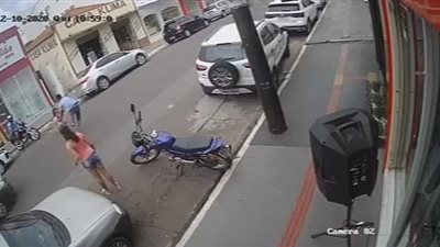 فيديو| «موقف بطولى».. لحظة إنقاذ شاب لأخته من حادث سيارة فى البرازيل