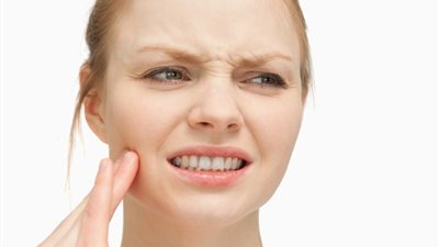 7 حيل للتخلص من صرير الأسنان خلال النوم 