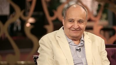 مُنعت عنه الزيارة.. تفاصيل صادمة عن الوضع الصحي لـ «وحيد حامد» بعد نقله للمستشفى