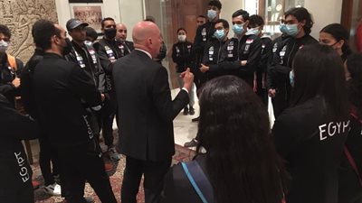 منتخب الخماسي الحديث يزور المتحف الأولمبي بمقر اللجنة الأولمبية