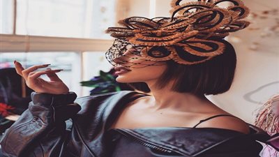 بالفيديو.. ابنة فنانة مشهورة تجري 