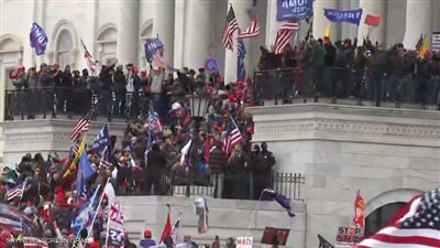 بعد اقتحام انصاره مبنى الكونجرس..الأعضاء الجمهوريون في مجلس الشيوخ ينقلبون على ترامب