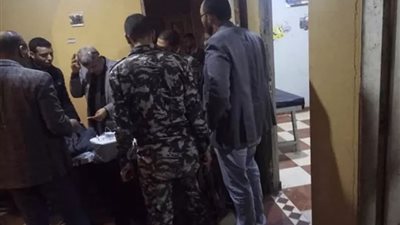 القبض على طالب انتحل صفة طبيب وأجرى عمليات جراحية للمواطنين في سوهاج