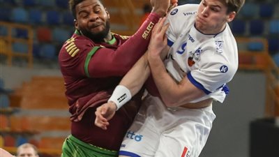 منتخب البرتغال يتقدم في الشوط الأول في مباراة قوية ومثيرة علي منتخب ايسلندا بنتيجة 11/10 .