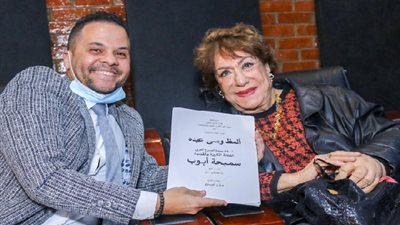 بالصور.. سميحة أيوب تنضم لأسرة مسرحية 