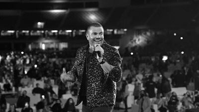 الصور الكاملة لحفل عمرو دياب على مسرح 