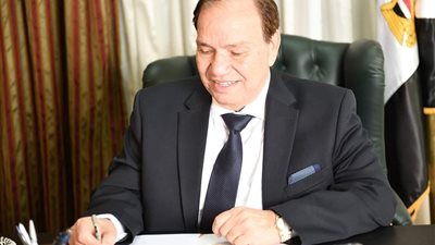 خبير دولي يوجه رسالة حاسمة للمصريين بشأن جدوى وسلامة لقاحات كورونا