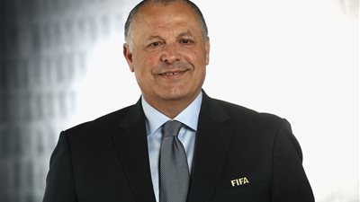 انفانتينو يتمنى الشفاء العاجل لأبوريدة