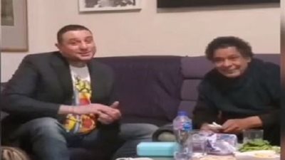 بالفيديو.. الفيشاوي وزوجته مع محمد منير: بنسمع الملك مع الملك نفسه