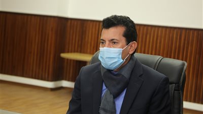 وزير الرياضة يشهد مباراة الزمالك ومولودية الجزائر