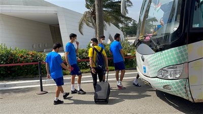 بيراميدز يتحرك لأداء مرانه الوحيد في أبيدجان