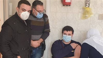 صحة الغربية تواصل تطعيم الأطقم الطبية بلقاح كورونا