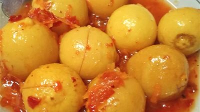 لن تصدق.. فوائد مذهلة لصحتك عند  تناول الليمون المخلل