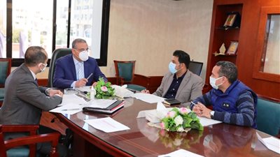 محافظ سوهاج يعقد اجتماعًا عاجلًا بشأن مستجدات المشروعات المدرجة ضمن «حياة كريمة»