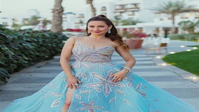 بالفيديو.. موقف غريب يحرج ريا أبي راشد في أحدث جلسة تصوير