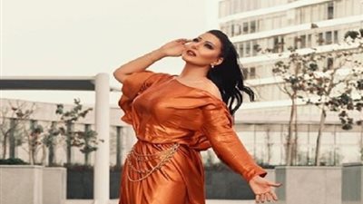 بالزي الفرعوني والنيران.. هكذا احتفلت سمية الخشاب بنقل المومياوات الملكية