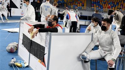 منتخب الشباب لسلاح السيف يتأهل لربع نهائي الفرق ببطولة العالم