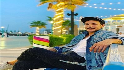 بإطلالة إيطالية.. باسل خياط يتصدر غلاف مجلة 