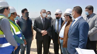 محافظ سوهاج يتفقد أعمال تطوير كورنيش أخميم بطول 2.3 كم