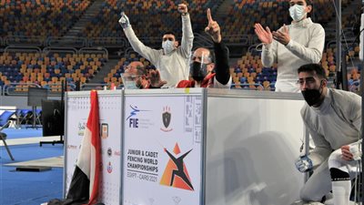 مصر تعانق المجد .. منتخب الشباب للسلاح يتوج بذهبية منافسات الفرق في إنجاز تاريخي ببطولة العالم 2021