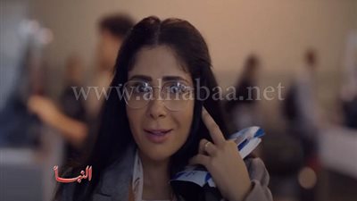 لعبة نيوتن.. منى زكي في ورطة بالمطار خلال رحلتها إلى أمريكا (الحلقة الأولى)