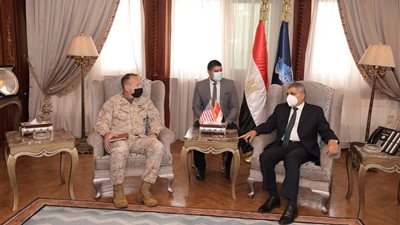 الفريق أسامة ربيع يلتقي مدير الشئون الاستراتيجية بالقيادة المركزية الأمريكية| صور