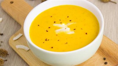 ضعيها دائمًا على مائدة رمضان.. طريقة تحضير شوربة العدس (فيديو)