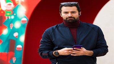 أحمد حاتم يقرر إنقاذ منى زكي في أمريكا