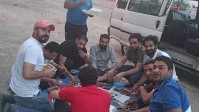 بالصور.. جماهير المحلة تتناول الإفطار على 