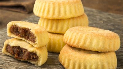 بطريقة مضمون ومجربة.. إعداد معمول التمر لعيد الفطر من المطبخ السوري ( فيديو )