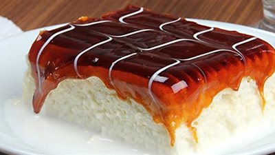 تقدري تعمليها في 7 دقائق.. كيكة الحليب بالكراميل التركية (فيديو) 