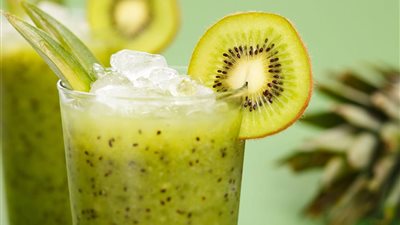 طريقة تحضير عصير الليمون والكيوي بمقادير دقيقة