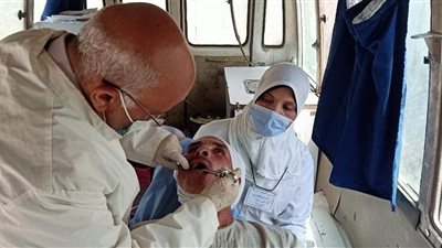 توقيع الكشف على 1255 مواطنًا في قافلة طبية مجانية بالشرقية