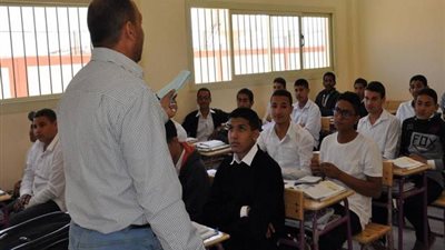 تطعيم المعلمين المشاركين فى امتحانات الثانوية العامة والدبلومات الفنية