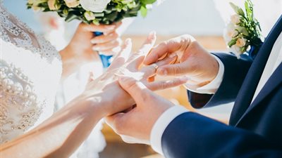 بسبب صور الزفاف.. فنان مصري يبحث عن عروسة