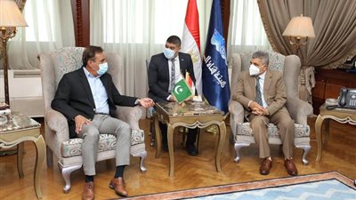 الفريق أسامة ربيع يلتقي رئيس هيئة الأركان المشتركة للقوات المسلحة الباكستانية