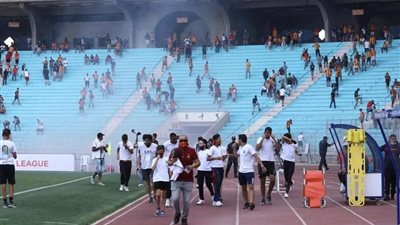 عاااجل تاجيل لقاء الاهلى والترجي بسبب قنابل الدخان واجتماع طارئ برئاسة الخطيب 