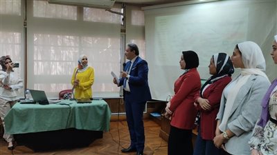 سعدة يثني على مشاريع التخرج بكلية البنات جامعة عين شمس