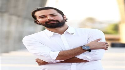 أحمد حاتم يدخل موسوعة جينيس للأرقام القياسية في السباحة (صورة)