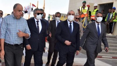 بالصور.. وزيرالطيران المدنى يتفقد مقر الوزارة فى العاصمة الإدارية الجديدة