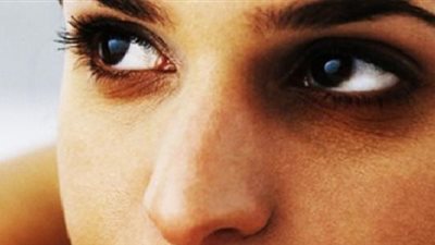 منها نقص ساعات النوم.. أسباب ظهور الهالات السوداء تحت العينين وكيفية علاجها