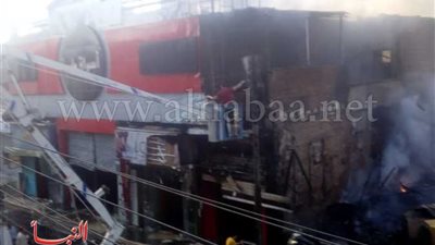 مصيبة في سوهاج... حريق هائل يلتهم معرضين تجاريين بطهطا (صور)