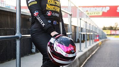 حظرها فيسبوك.. فانضمت لموقع اباحي وتسعى لمقاضاته