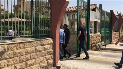 انهيار رامي صبري أثناء تشييع جثمان شقيقه (صور)