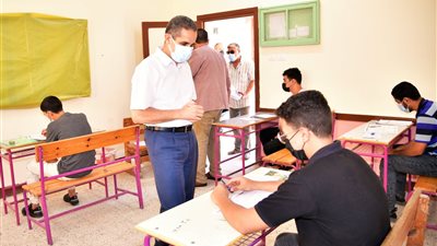 محافظ الغربية يتفقد امتحانات الثانوية العامة ببسيون وطنطا 