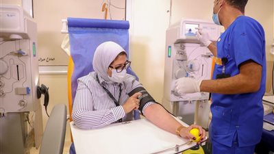 شاركت كأول متبرع دائم.. وزيرة الصحة تُعلن إطلاق المشروع القومي للتبرع بالبلازما 